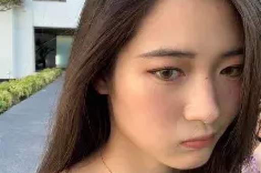 原来她早已结婚丈夫是国家一级演员如今定居上海被家人宠成宝