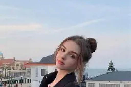 10年前那个放弃百万年薪回国当村官的秦玥飞现状如何？